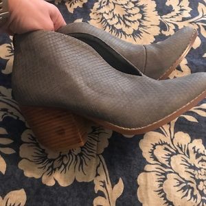 Catherine Blake Ankle booties sz 8.5